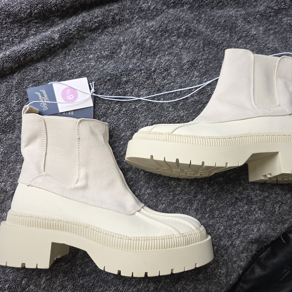 NWT Target Universal Thread Lugg Cream Ankle Booties Sz 6.5, Never Worn